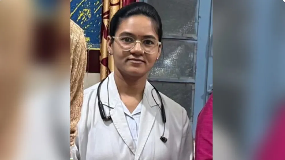 স্বাস্থ্যকেন্দ্রের বাইরে নার্সকে গুলি করে হত্যা